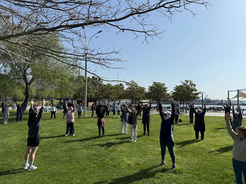 İZMİTLİLER, ‘SAĞLIKLI YAŞAM YÜRÜYÜŞÜ’NDE NEFES ALDI!