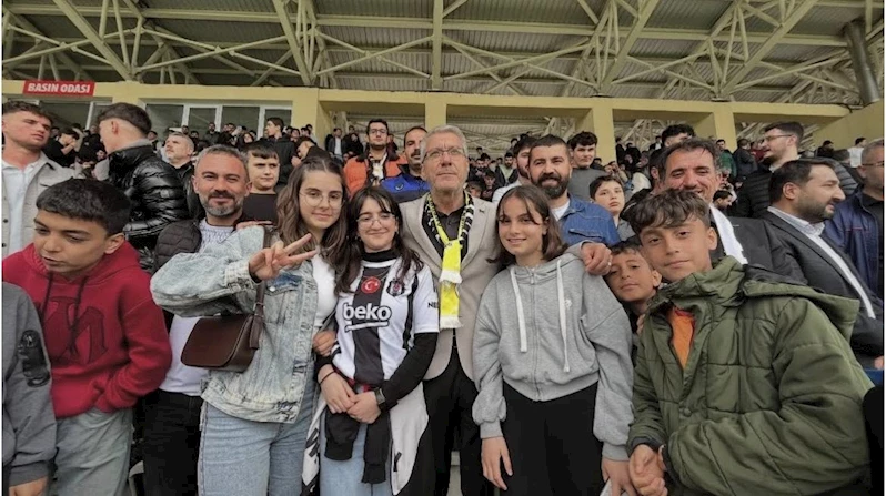 EŞ BAŞKAN SÖYLEMEZ, MUŞSPOR MAÇINI TARAFTARLARLA BİRLİKTE İZLEDİ.