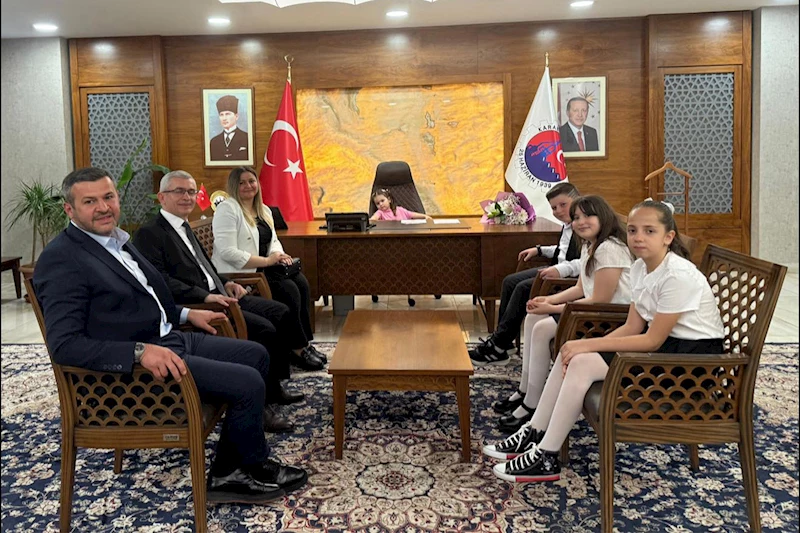 Başkan Çetinkaya, TOKİ Cevizkent Bahaddin Gazi İlkokulu Öğrencilerine Makam Koltuğunu Devretti