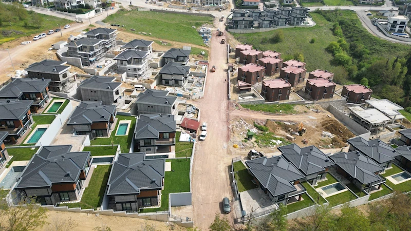 İZMİT BELEDİYESİNDEN KABAOĞLU MAHALLESİ’NDE YOL İYİLEŞTİRME ÇALIŞMASI