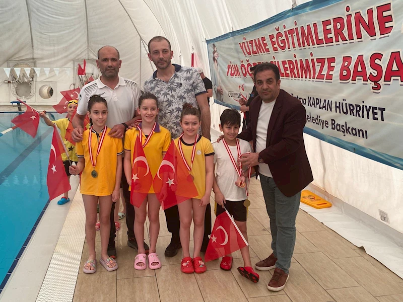 İZMİT BELEDİYESİNDEN 23 NİSAN’A ÖZEL YÜZME YARIŞI