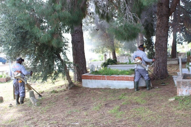 Antalya mezarlıklarında bakım onarım çalışması