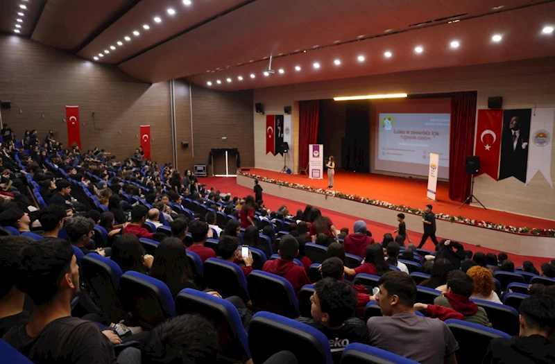 TOROSLAR’DA GENÇLERE DİJİTAL DÜNYADA BİLİNÇLİ BİREY OLMA SEMİNERİ