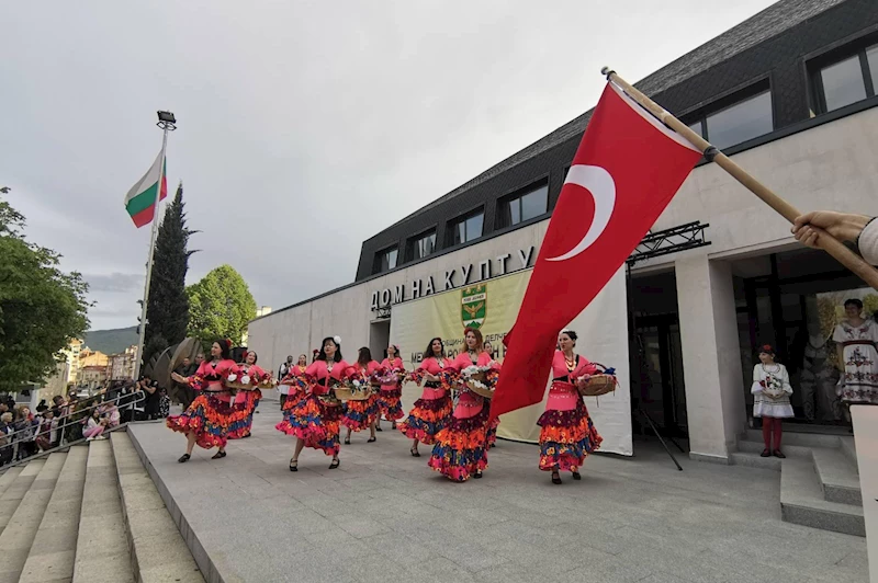 Nilüfer Belediyesi Halk Dansları Topluluğu Bulgaristan’da alkışları topladı