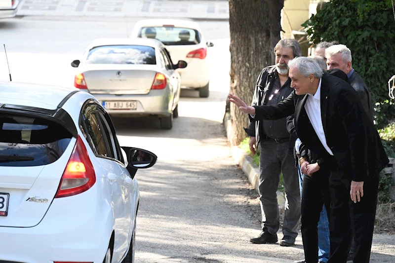 -BAŞKAN BAKKALCIOĞLU, MEZARLIK ZİYARETİNE GELENLERİN BAYRAMINI KUTLADI