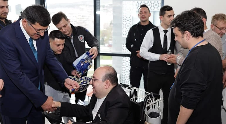 BELEDİYE BAŞKANIMIZ EYÜP KAHVECİ BELEDİYE PERSONELİMİZLE BAYRAMLAŞTI