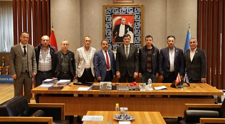 MUHTARLARIMIZDAN BELEDİYE BAŞKANIMIZ EYÜP KAHVECİ’YE BAYRAMLAŞMA ZİYARETİ