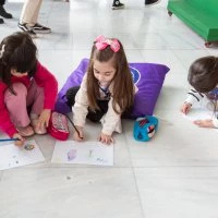 ‘Resimlerden Resim Beğen Sergisi’ne miniklerden ziyaret