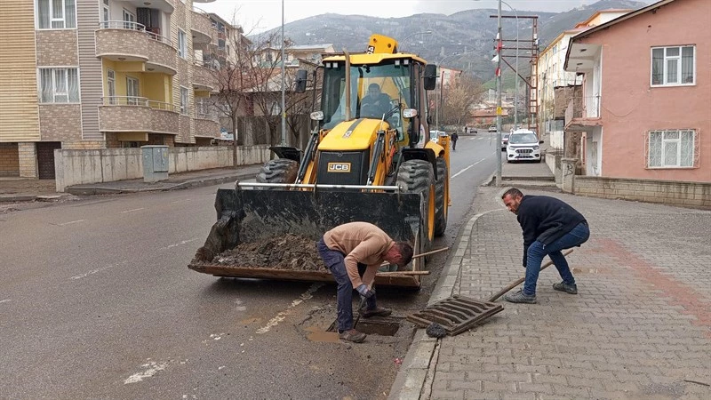 MUŞ BELEDİYESİNDEN MAZGAL TEMİZLİĞİ