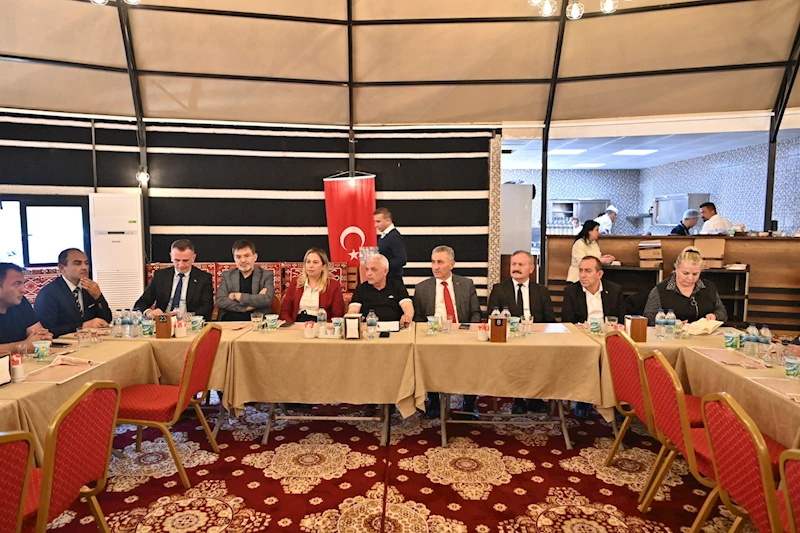 Başkan Şahin Muhtarlarla Akşam Yemeğinde Bir Araya Geldi