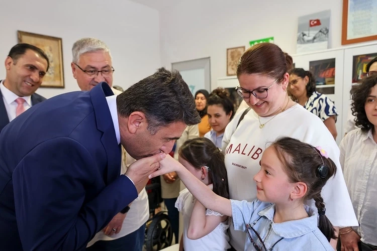 Bilecik Valisi Şefik Aygöl’den özel bireylere anlamlı ziyaret