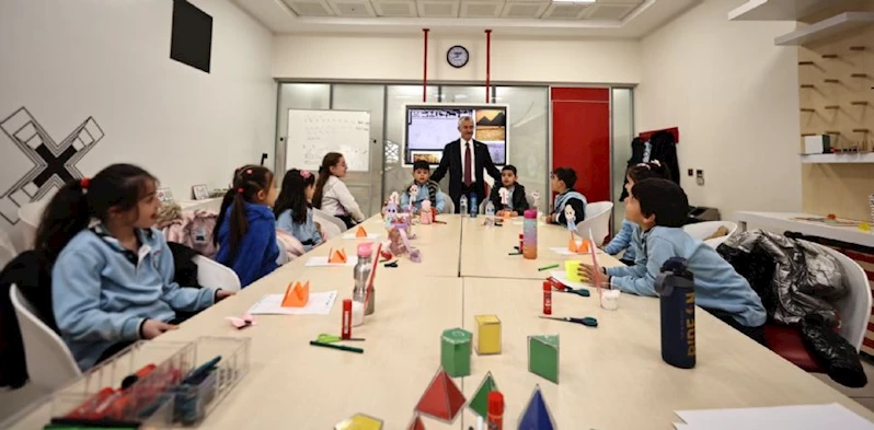 Başkanımız, Bilim Şahinbey Atölyelerinde Eğitim Gören Öğrencilerle Buluştu