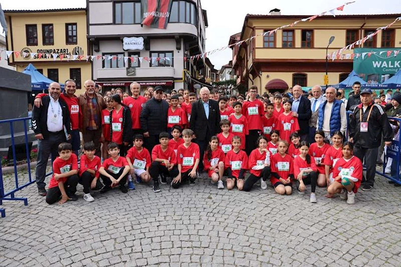 ODUNPAZARI’NDA 19 MAYIS COŞKUSU ŞÜKRÜ SABAN YOL KOŞUSU İLE BAŞLADI