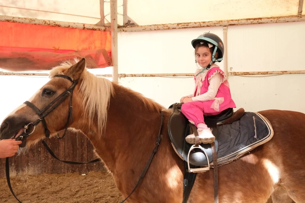 Küçük biniciler Büyükşehir’le büyük adımlar atıyor