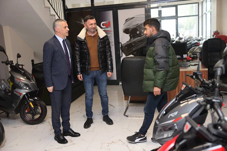 BAŞKANIMIZ CM MOTORS VE KAR-MAR İŞLETME SAHİPLERİNE HAYIRLI OLSUN ZİYARETİNDE BULUNDU