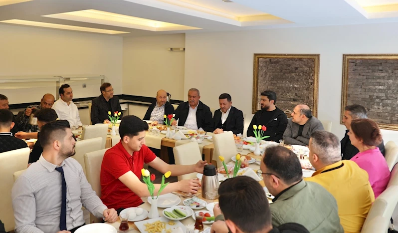 Başkan Arı, Nevşehir Çarşı Esnafıyla Kahvaltıda Buluştu