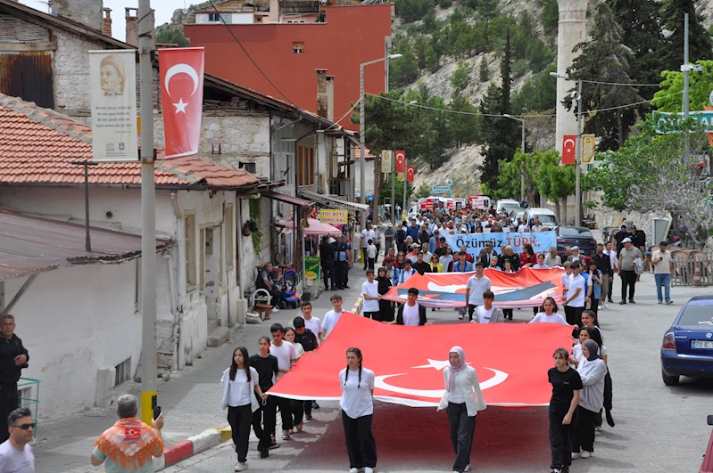 “Özümüz Türk, Sözümüz Türkçe” Temalı Türkçeye Saygı Yürüyüşü Düzenlendi