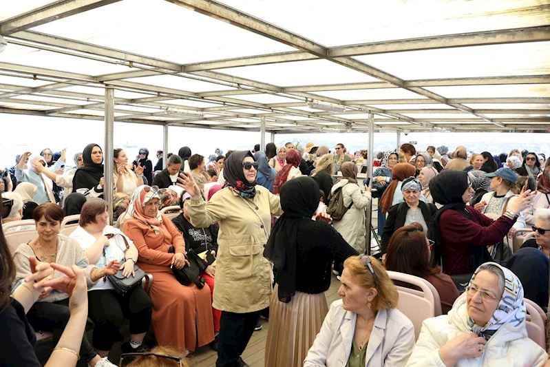 Boğaz’ın serin sularında anneler günü coşkusu