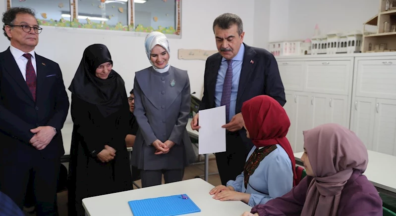 Bakanımız Göktaş, Bakan Tekin ile Kani Karaca Görme Engelliler İmam Hatip Anadolu Lisesi
