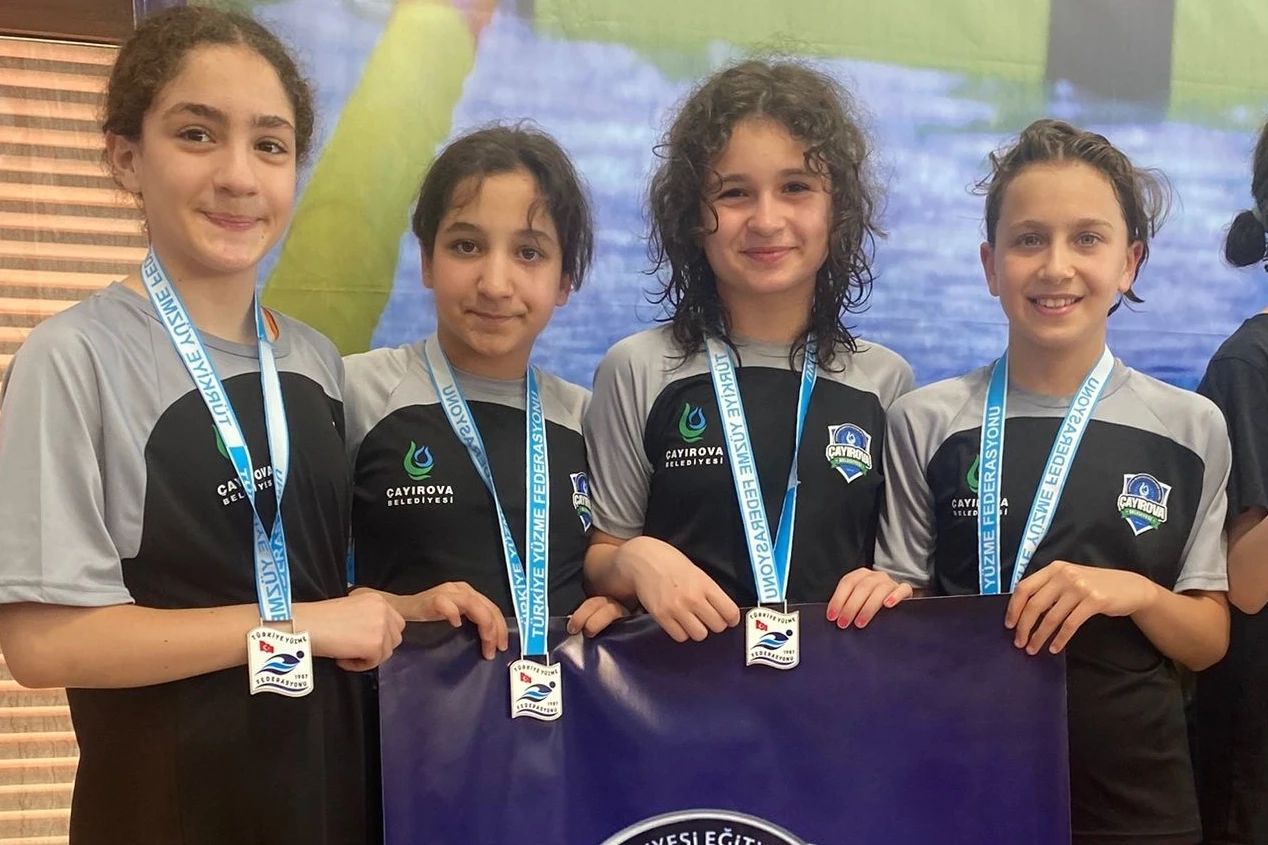 Kocaeli Çayırova’ya Türkiye yüzme şampiyonluğu geldi