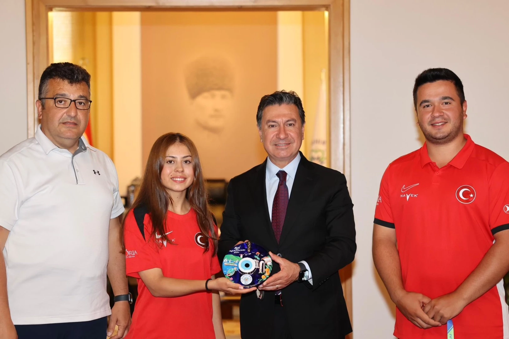 Dünya rekoru kıran okçulardan Başkan Aras’a ziyaret