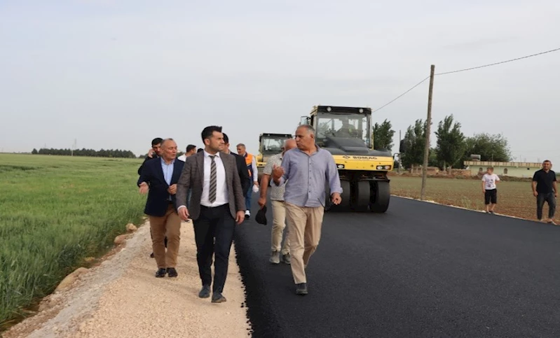 BÜYÜKŞEHİR BELEDİYESİ, KIRSALI ASFALTLA BULUŞTURUYOR