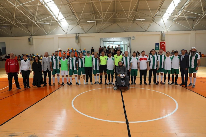 ÖZEL ÖĞRENCİLERLE SAHADA BULUŞTULAR