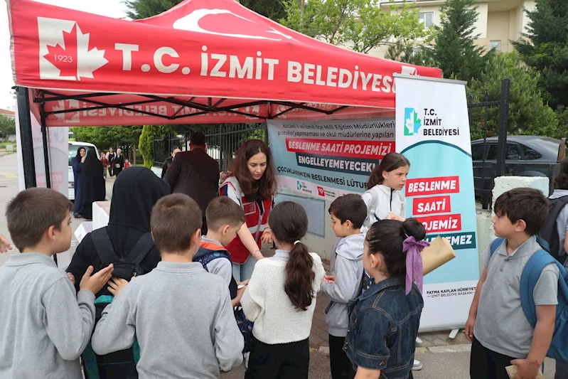 İZMİT’TE BİR ÖĞÜN UMUT: BESLENME SAATİ HER ŞEYE RAĞMEN DEVAM EDİYOR