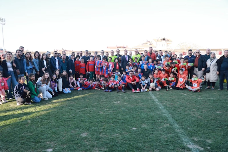 Futbol Turnuvası Renkli Görüntülerle Tamamlandı