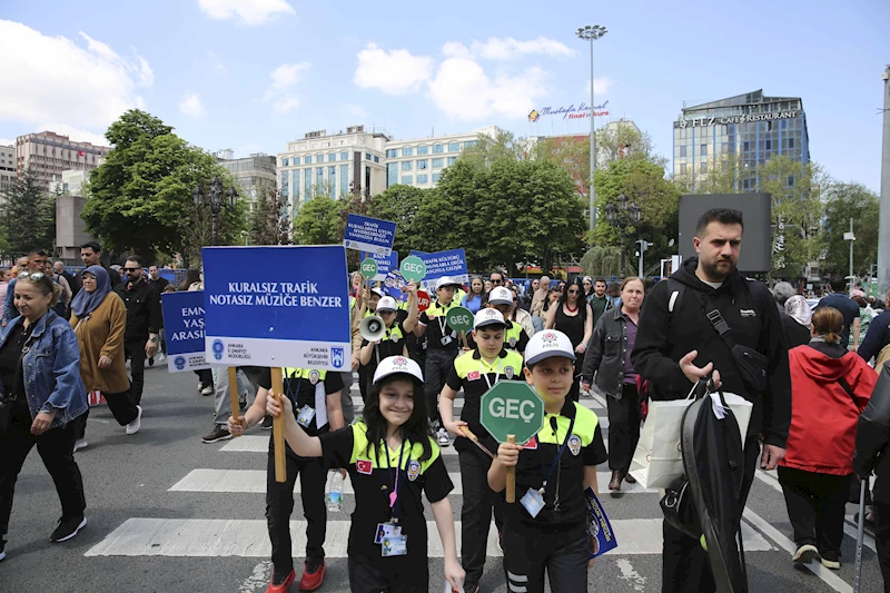 BAŞKENTLİ MİNİK POLİSLER TRAFİK DENETİMİNDE