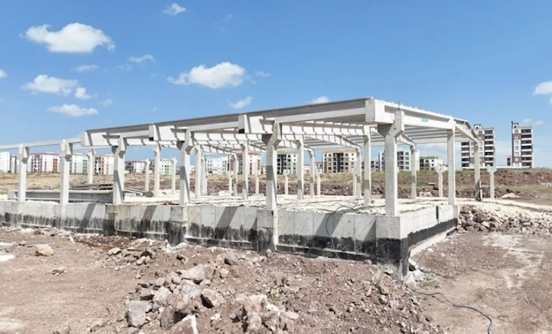 KARAKÖPRÜ’DE PAZAR YERLERİ MODERN BİR YAPIYA KAVUŞUYOR