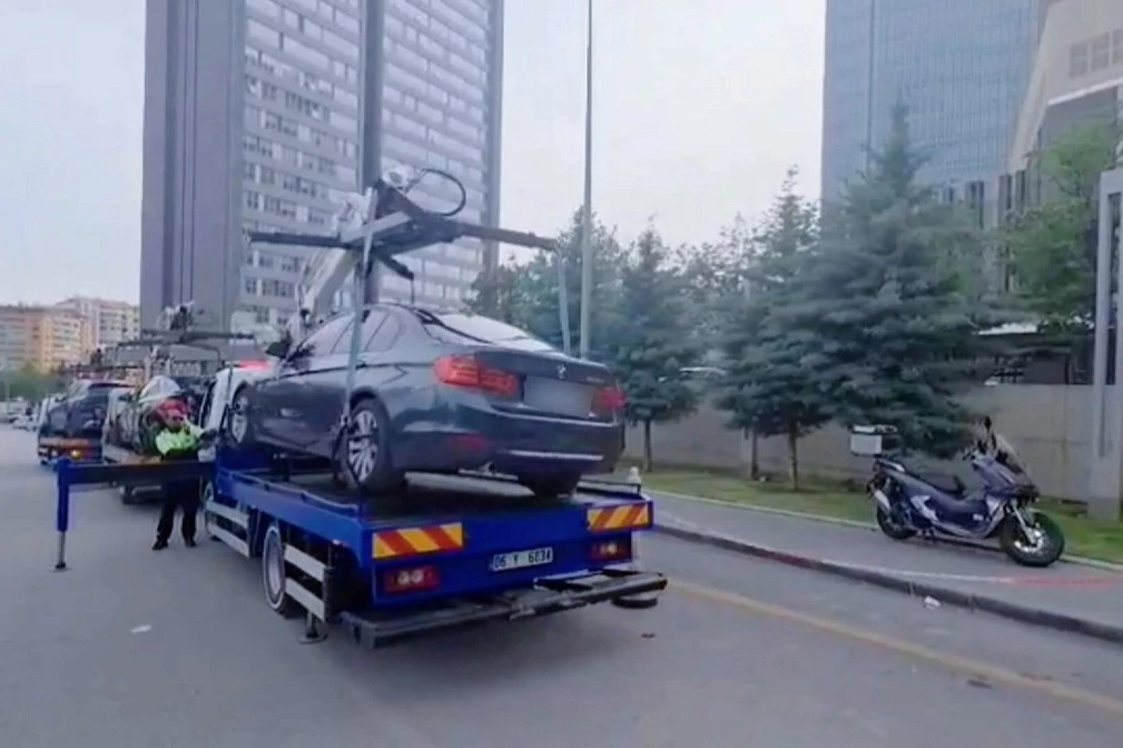 Ambulansa yol vermeyen konvoya ceza yağdı... Bakan Yerlikaya: Yeni kanun tasarısı yolda