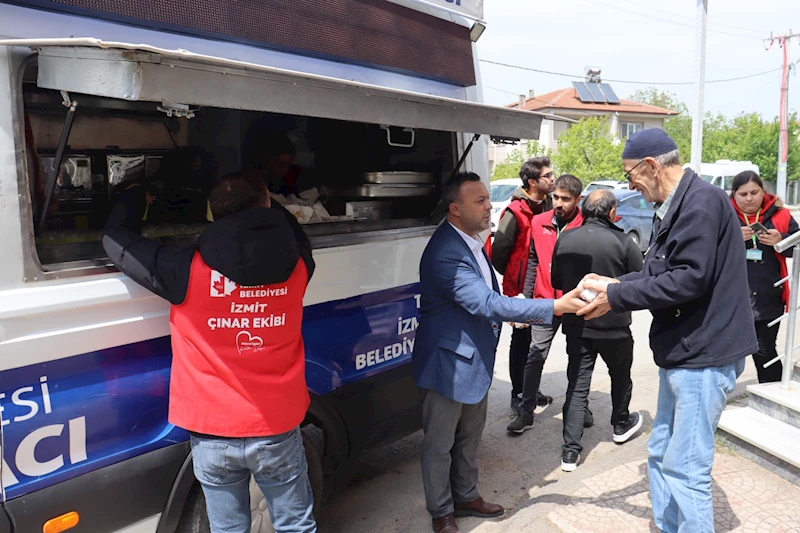 İZMİT BELEDİYESİ, KARAABDÜLBAKİ MAHALLE CAMİİ’NDE CUMA NAMAZI SONRASI İKRAMLARDA BULUNDU