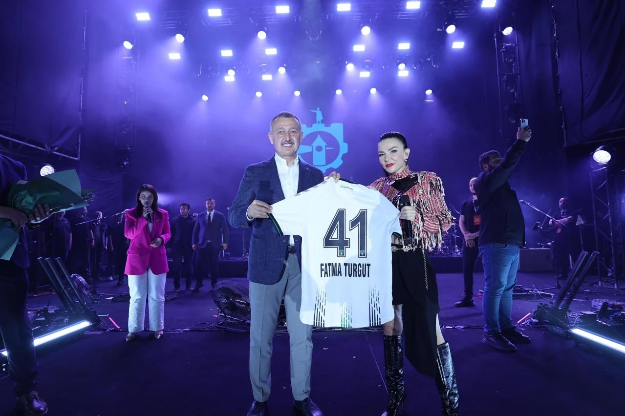 Büyükakın forma verdi, Fatma Turgut kutladı