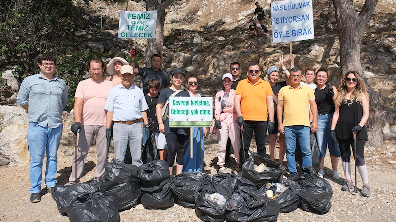 Kemer Belediyesi, yabancı uyruklu kadınlarla temizlik yaptı