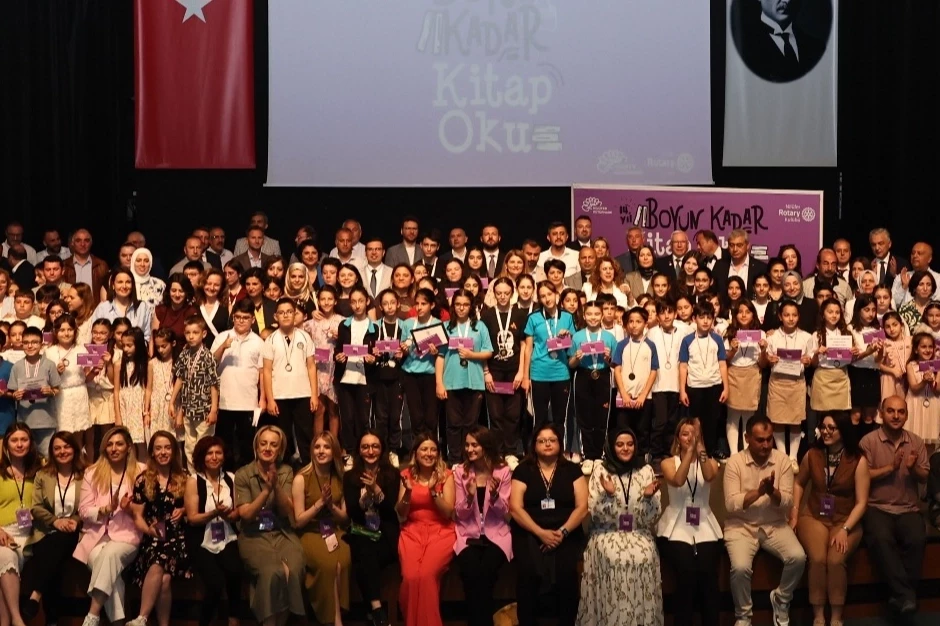 Boyları kadar kitap okudular, ödülleri kaptılar