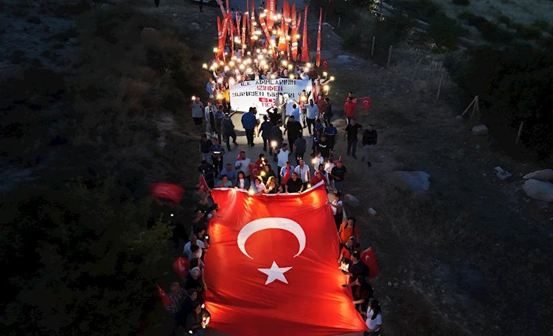 TOROSLAR’DA 19 MAYIS COŞKUSU, MEŞALELERLE YÜRÜDÜLER