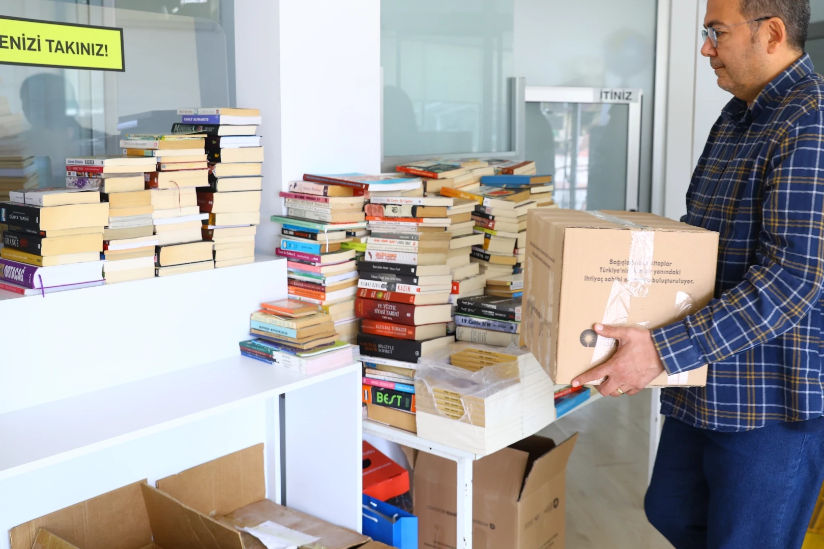 Kitaplar Antalya’dan yola çıkıyor, Türkiye