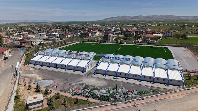 Büyükşehir, Başakpınar Spor Merkezi’nin Çimlerini ve Yedek Kulübelerini Yeniliyor