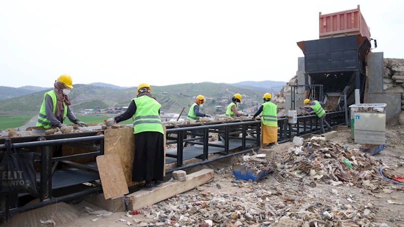 Büyükşehir’in Ayrıştırma Tesisi, Türkiye’de Yerel Yönetimlere Örnek Oluyor