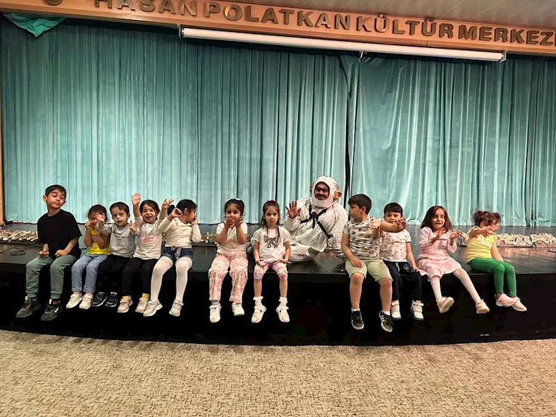 ENGELSİZ KREŞ’TE TİYATRO MUTLULUĞU