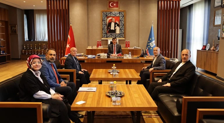 BELEDİYE BAŞKANIMIZ EYÜP KAHVECİ KARDEŞ ŞEHİR GOSTİVAR HEYETİNİ AĞIRLADI
