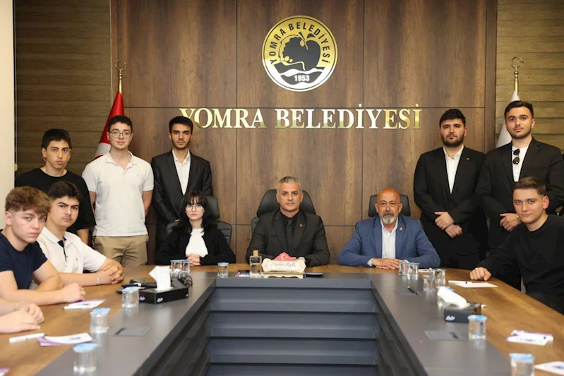 BAŞKANIMIZ LİSE VE ÜNİVERSİTE ÖĞRENCİLERİYLE BİR ARAYA GELDİ