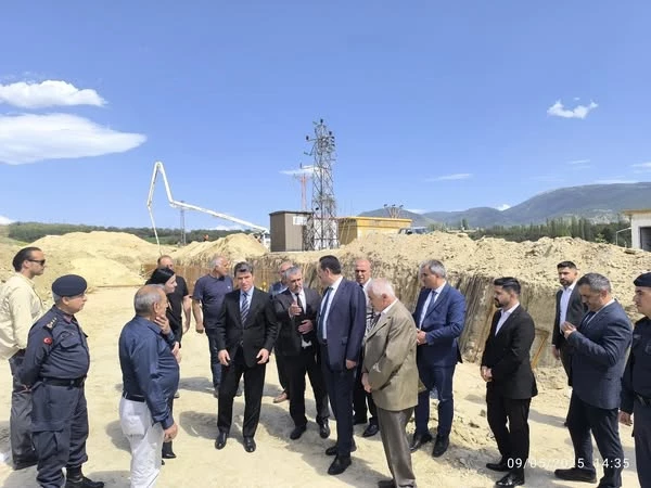 Amasya Valimiz Sn.Önder BAKAN ve Milletvekilimiz Sn.Haluk İPEK, ihalesi kısa önce yapılıp çalışmaları başlayan Bülent Börekçilik 2.Üretim Tesisi inşaatında incelemelerde bulundular.