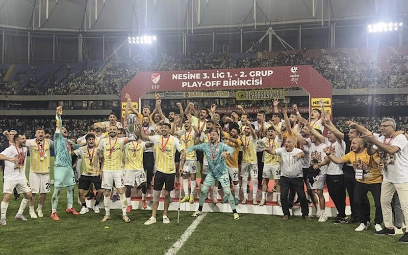 EŞ BAŞKAN SÖYLEMEZ, MUŞSPOR MAÇINI TARAFTARLARLA BİRLİKTE STADYUMDA İZLEDİ.