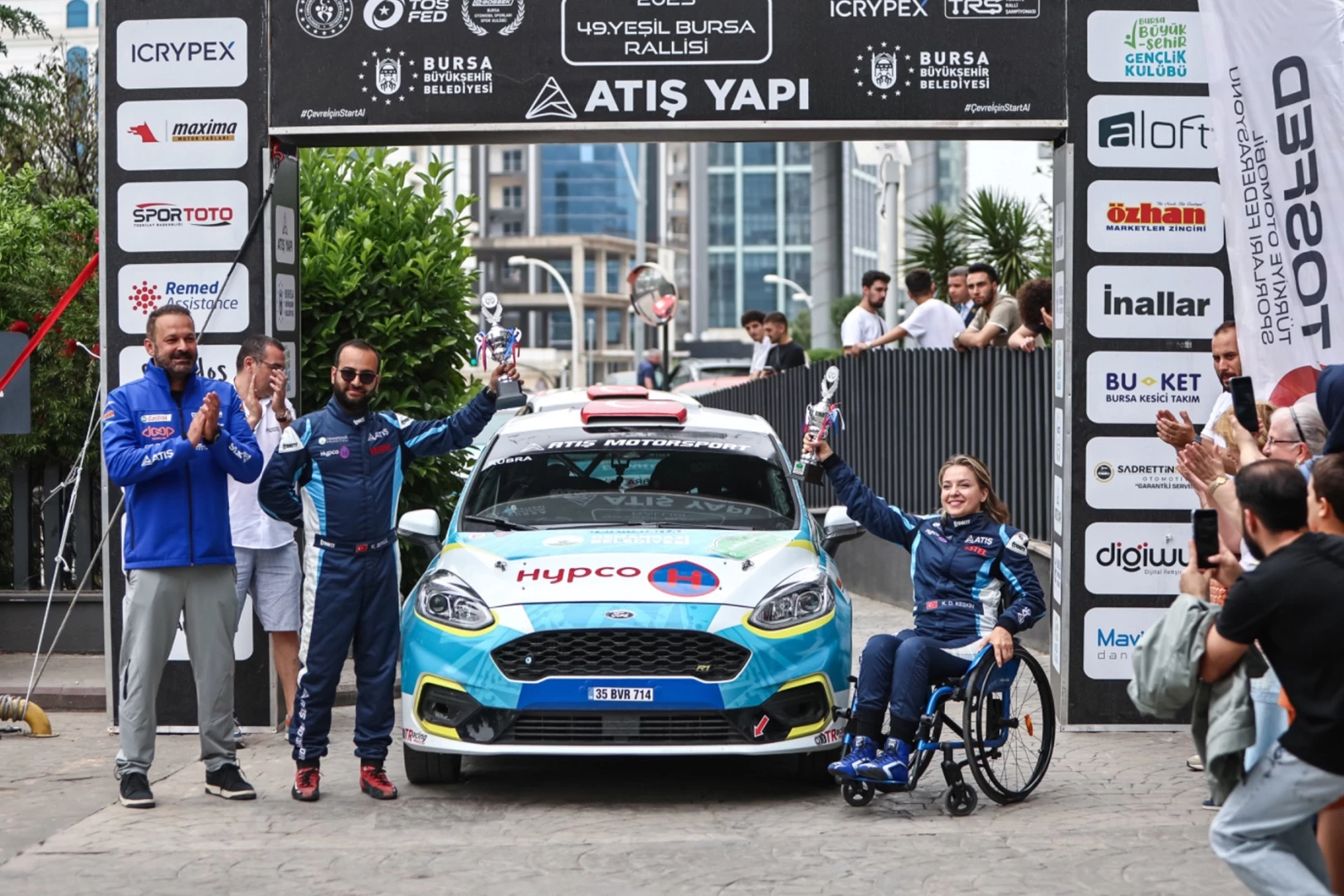 Engelli ralli pilotu Kübra başarıdan başarıya koşuyor