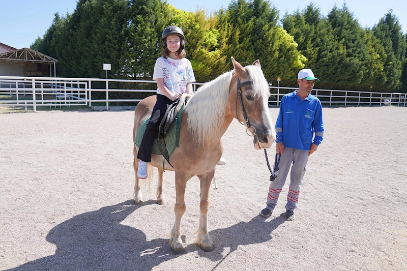 ATA BİNMENİN KEYFİNİ TEPEBAŞI