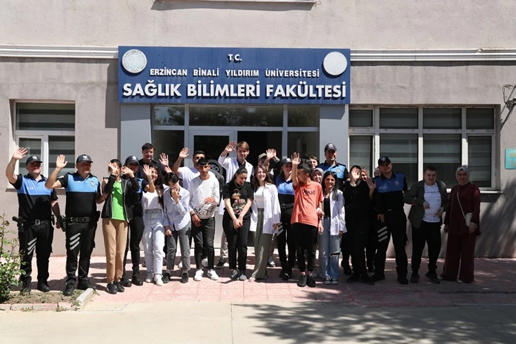 Özel Gereksinimli Öğrenciler Polis Ekipleri Rehberliğinde 