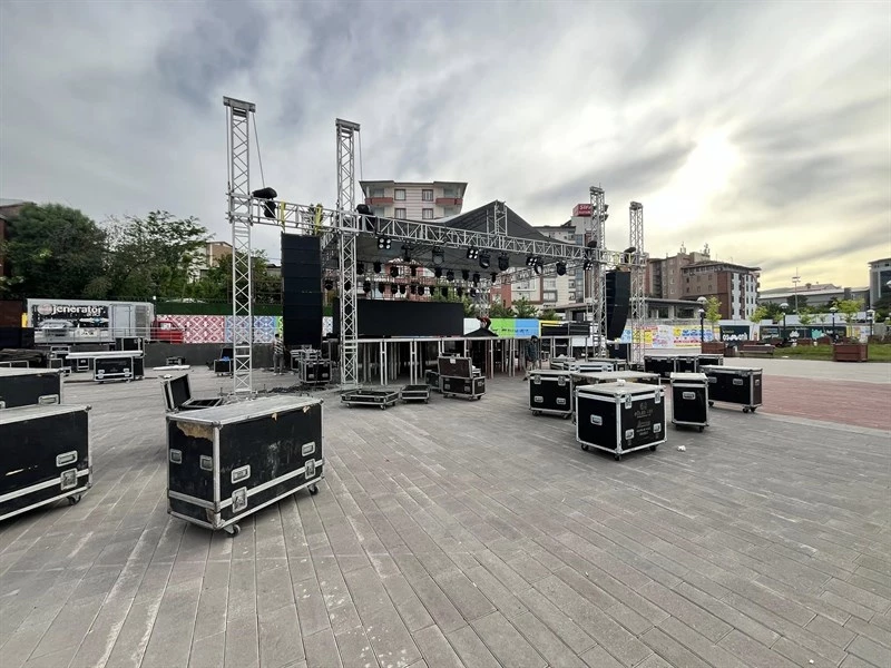 MUŞ BELEDİYESİ TARAFINDAN DÜZENLENECEK OLAN HALK KONSERİ HAZIRLIKLARI TAMAMLANDI.