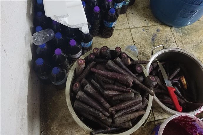 HALK SAĞLIĞINI TEHDİT EDEN RUHSATSIZ ŞALGAM İMALATHANESİ MÜHÜRLENDİ